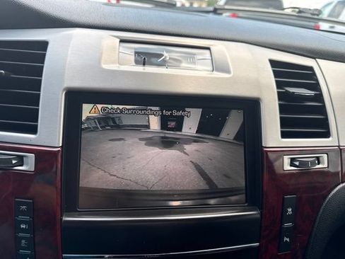 Used 2011 Cadillac Escalade Premium AWD/4WD image 30