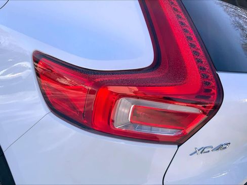 Used 2019 Volvo XC40 T5 Momentum image 27