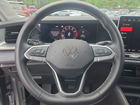 Used 2026 Volkswagen Tiguan SE AWD/4WD image 19