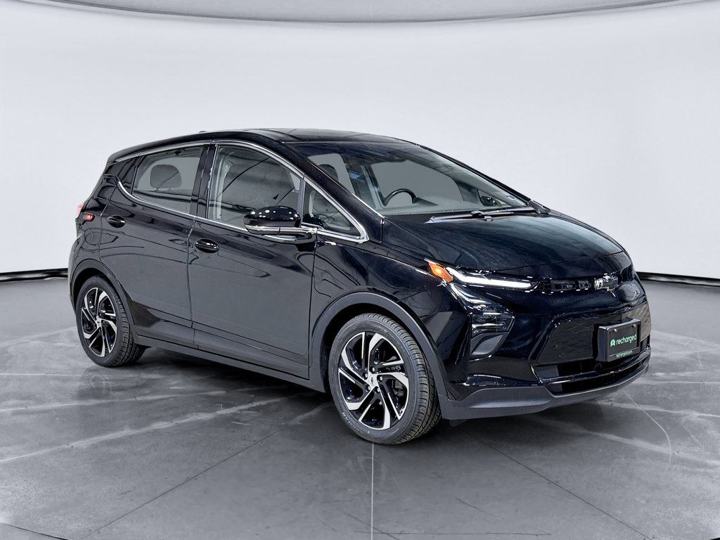 Used 2023 Chevrolet Bolt LT w/ Infotainment Package FWD image 4