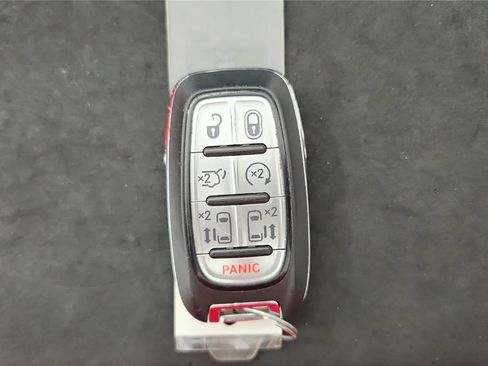 Used 2023 Chrysler Pacifica Touring-L FWD image 21