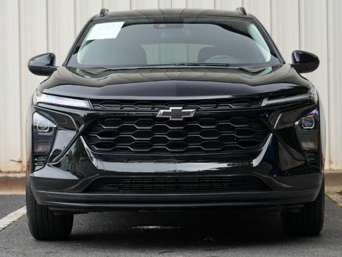 Used 2026 Chevrolet Trax LT w/ Midnight Edition FWD image 6
