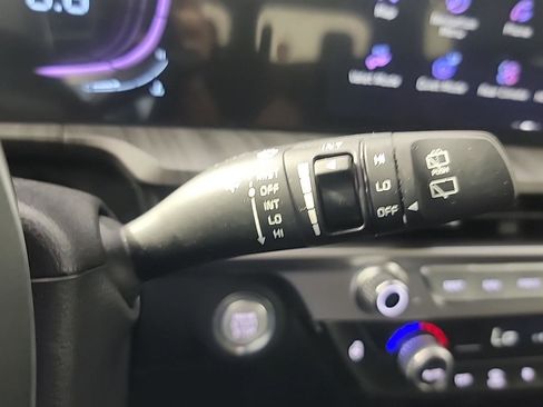 Used 2025 Kia Telluride EX w/ EX Captain's Chair Package AWD/4WD image 31