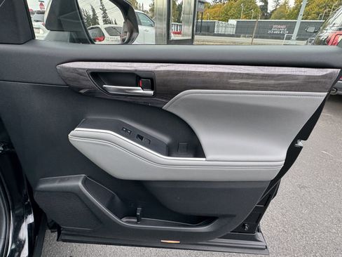 Used 2022 Toyota Highlander Platinum image 10