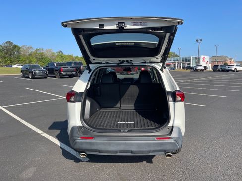 Used 2022 Toyota RAV4 XLE Premium image 16