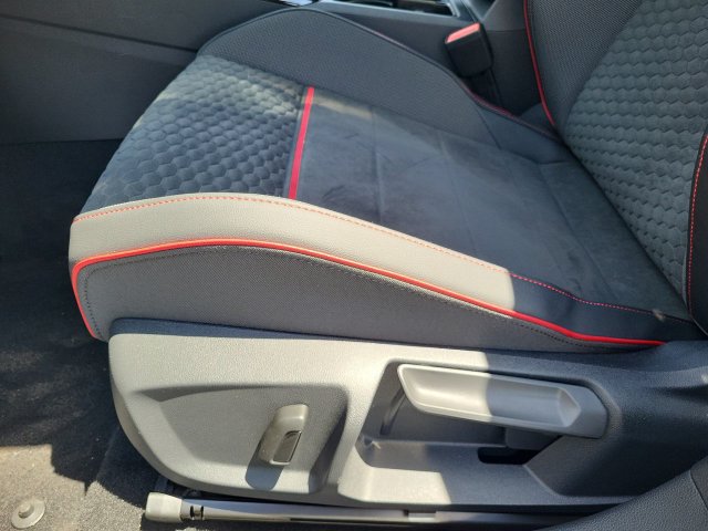 New 2026 Volkswagen GTI SE FWD image 12