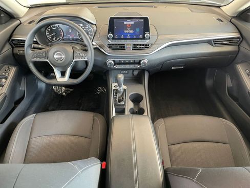 Used 2025 Nissan Altima 2.5 SV FWD image 31