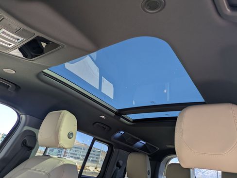 Certified 2023 Land Rover Defender 110 SE image 22