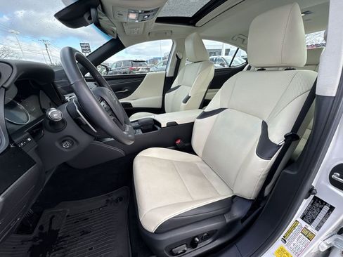 Used 2022 Lexus ES 300h w/ Premium Package image 19