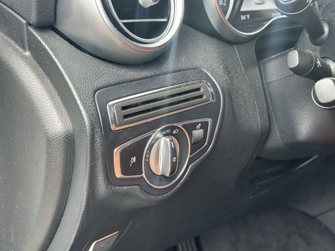 Used 2019 Mercedes-Benz GLC 300 image 18