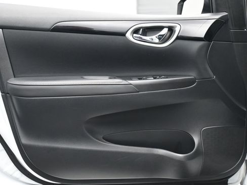 Used 2019 Nissan Sentra SV FWD image 9
