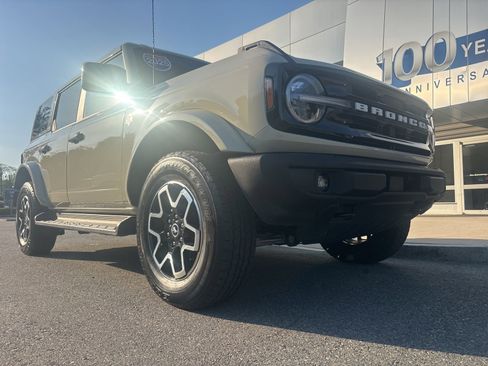 Used 2025 Ford Bronco Outer Banks AWD/4WD image 10