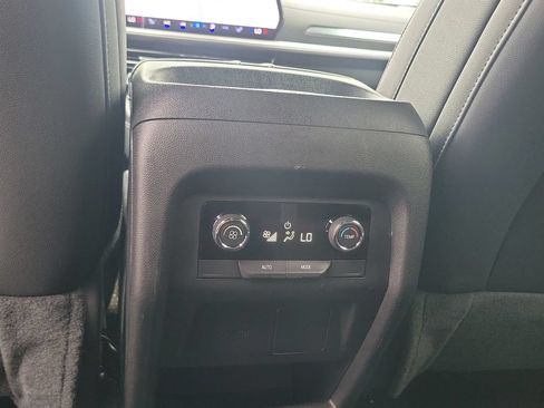 Used 2026 Chevrolet Traverse LT AWD/4WD image 15