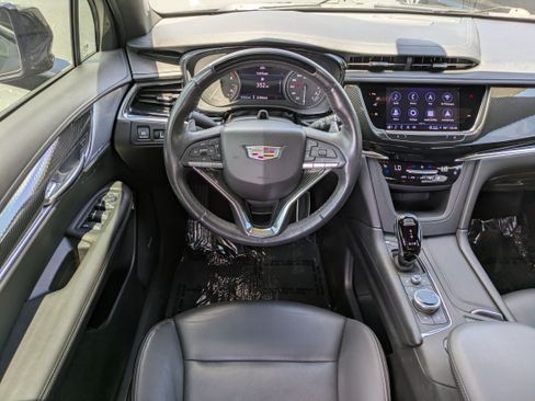 Used 2023 Cadillac XT6 Sport w/ Technology Package AWD/4WD image 15