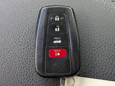 Used 2022 Toyota Camry XSE FWD image 31