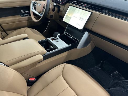 New 2026 Land Rover Range Rover Long Wheelbase SE AWD/4WD image 28