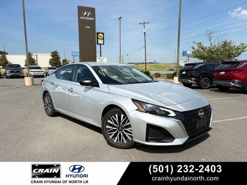 Used 2024 Nissan Altima 2.5 SV FWD image 1