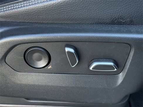 Used 2023 GMC Yukon Denali image 32