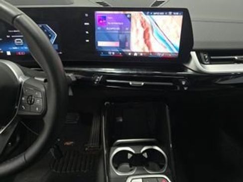 Used 2025 BMW X2 xDrive28i image 3