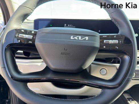 New 2026 Kia Sorento LX FWD image 11