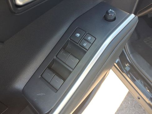 Used 2021 Toyota Highlander XLE image 8