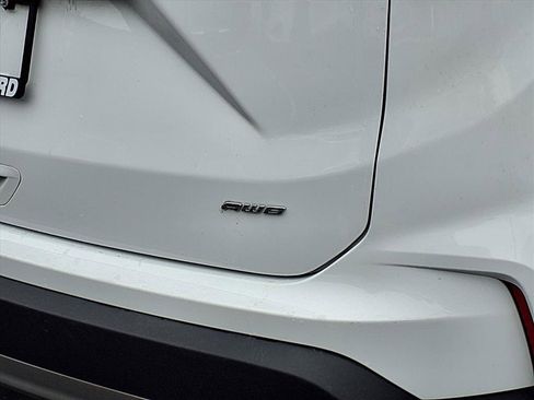 Used 2024 Ford Edge SEL image 25