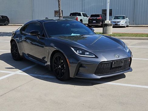 Used 2024 Toyota GR86 Premium RWD image 3