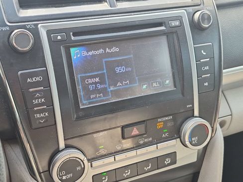 Used 2014 Toyota Camry LE FWD image 16