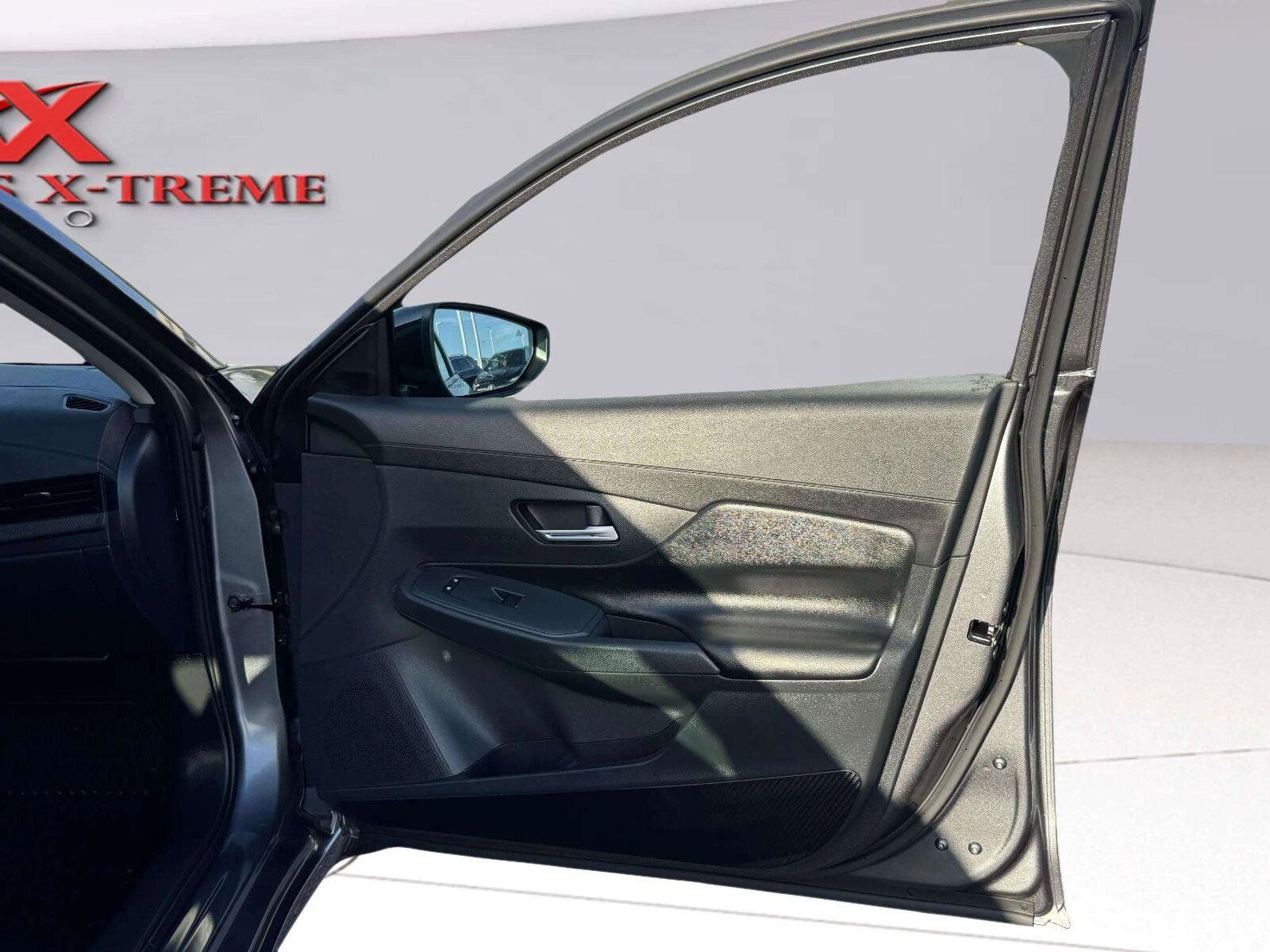 Used 2026 Nissan Sentra SV w/ SV Convenience Package FWD image 34