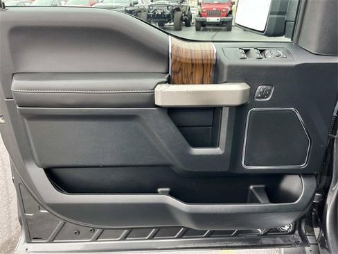 Used 2019 Ford F150 Lariat w/ Trailer Tow Package image 29