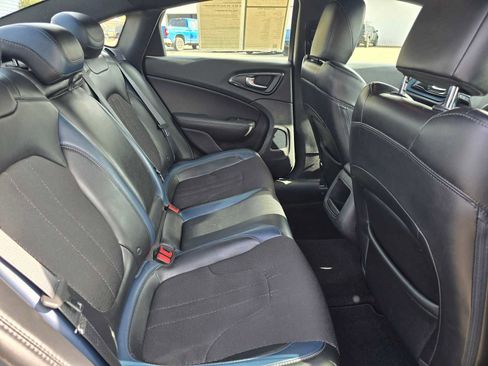 Used 2016 Chrysler 200 S FWD image 14