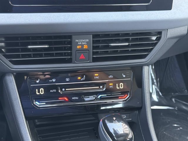 New 2026 Volkswagen Jetta SE FWD image 22