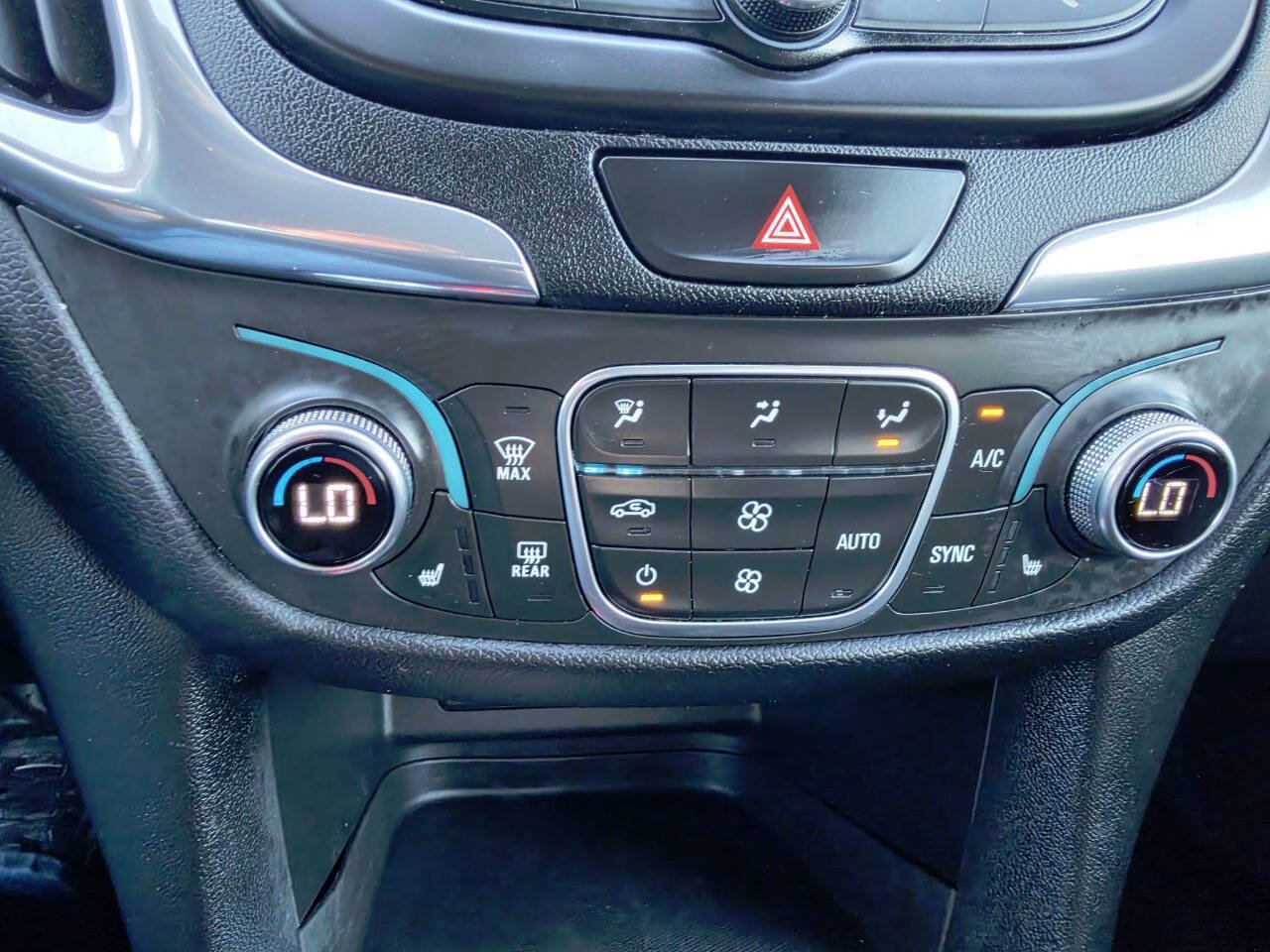 Used 2019 Chevrolet Equinox LT w/ Driver Convenience Package FWD image 30