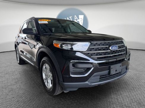 Used 2023 Ford Explorer XLT AWD/4WD image 1