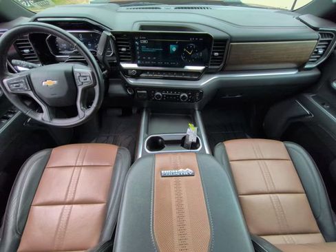 Used 2025 Chevrolet Silverado 2500 High Country w/ Technology Package AWD/4WD image 18