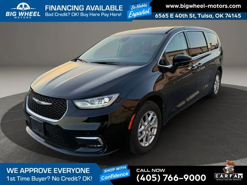 Used 2024 Chrysler Pacifica Touring-L FWD image 1