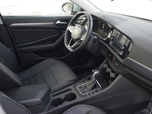 Used 2022 Volkswagen Jetta SE w/ Panoramic Sunroof Package image 17