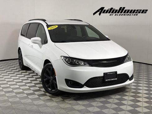 Used 2018 Chrysler Pacifica Touring Plus w/ S Appearance Package FWD image 1