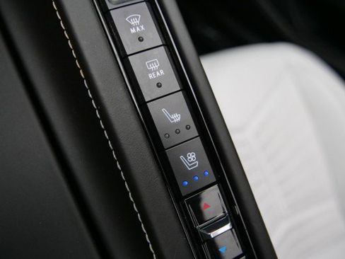 Used 2023 Chevrolet Corvette Convertible 3LT / Z51 Performa w/ Z51 Performance Package image 22