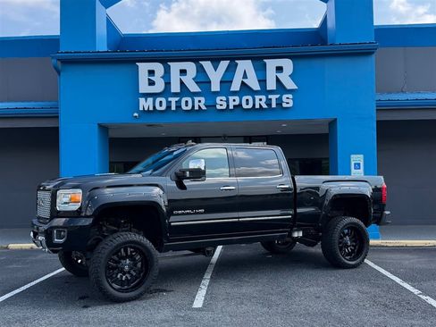 Used 2016 GMC Sierra 2500 Denali w/ Duramax Plus Package AWD/4WD image 1