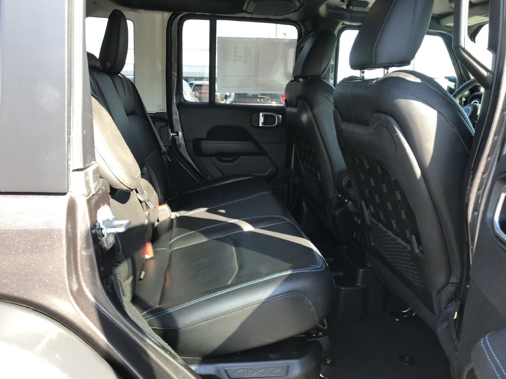 Used 2023 Jeep Wrangler Unlimited Rubicon 4xe w/ Cold Weather Group AWD/4WD image 18
