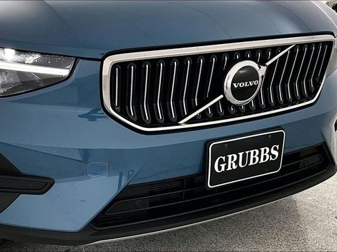 Certified 2025 Volvo XC40 B5 Core image 35