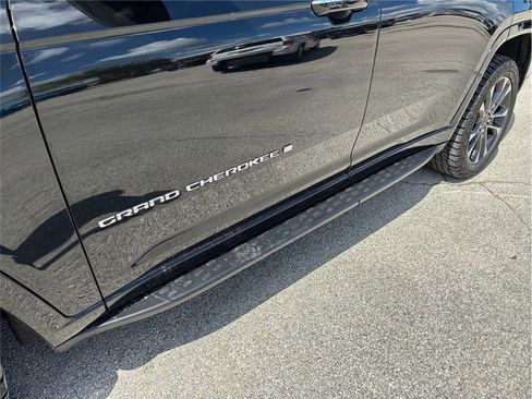 Used 2021 Jeep Grand Cherokee L Overland w/ Luxury Tech Group IV image 15