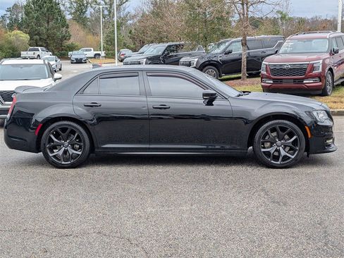 Used 2022 Chrysler 300 S w/ Comfort Group image 4