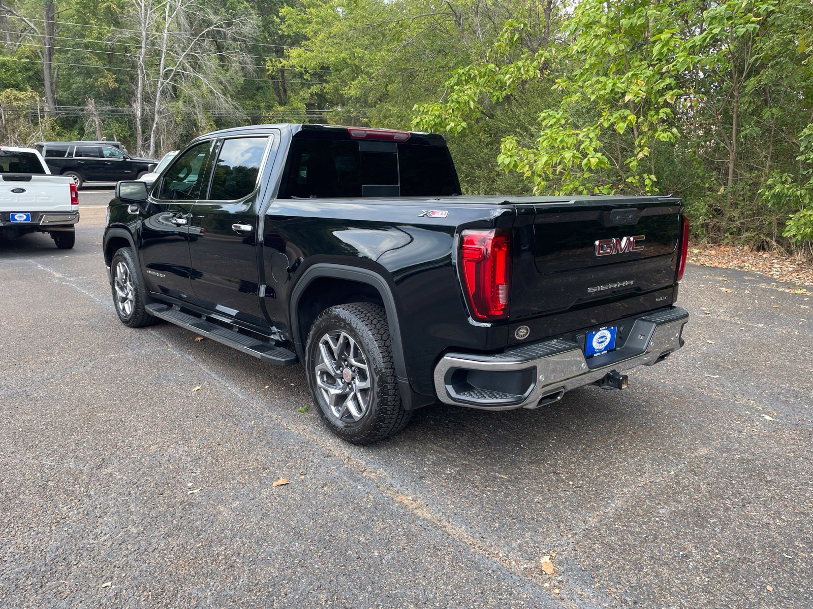 Used 2025 GMC Sierra 1500 SLT AWD/4WD image 3