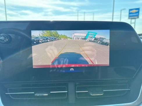 Used 2024 Chevrolet Trax LT FWD image 20