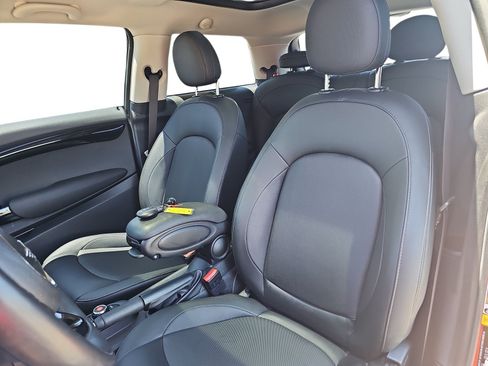 Used 2019 MINI Cooper 2-Door Hardtop FWD image 12