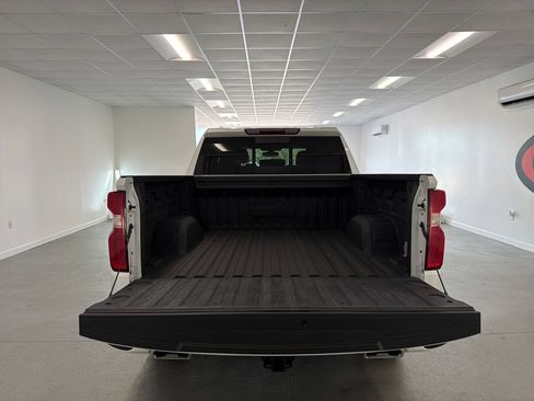 Used 2021 Chevrolet Silverado 1500 High Country w/ Z71 Off-Road Package AWD/4WD image 9