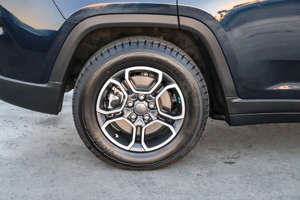 Used 2024 Jeep Grand Cherokee Trailhawk AWD/4WD image 12