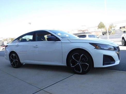 Used 2023 Nissan Altima 2.5 SR image 10